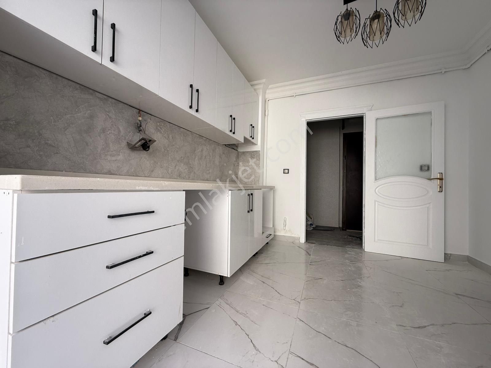 Esertepe Dilek Cami Yakını Kat Konumunda 3+1 Yapılı Daire! - Görsel 3