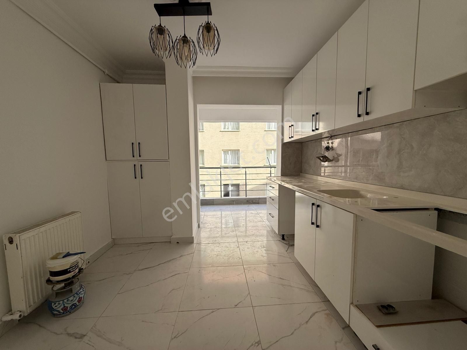 Esertepe Dilek Cami Yakını Kat Konumunda 3+1 Yapılı Daire!