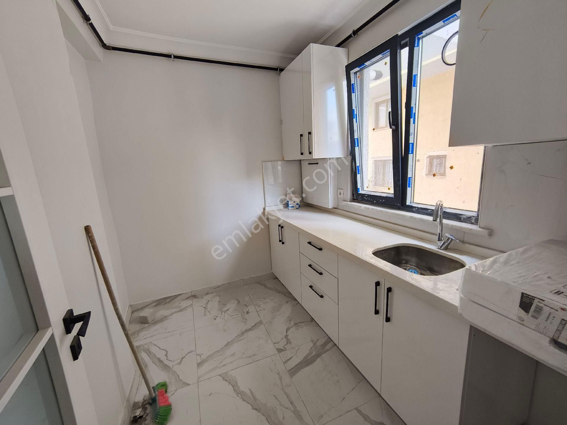 Güneyden Metroya 5 Dakika Yürüme 1+1.65m2 Kiralık Daire