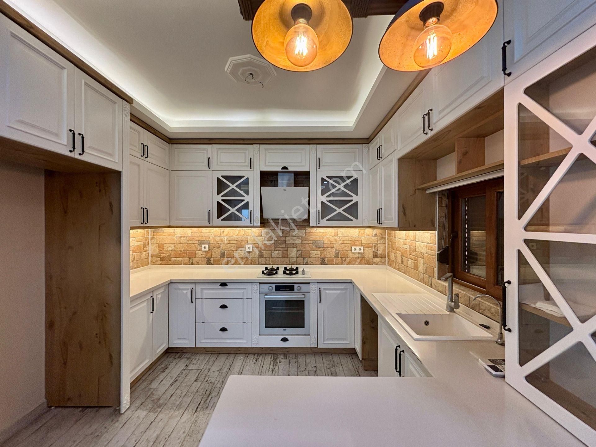 Cb King'den Altınova'da 3+1 Satılık Müstakil Taş Ev - Görsel 10