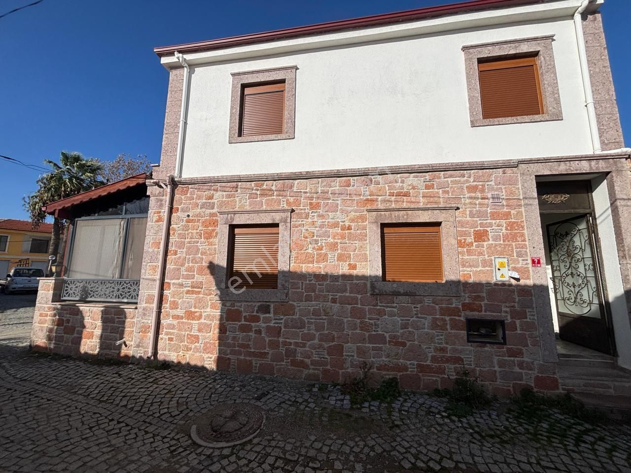 Cb King'den Altınova'da 3+1 Satılık Müstakil Taş Ev - Görsel 3