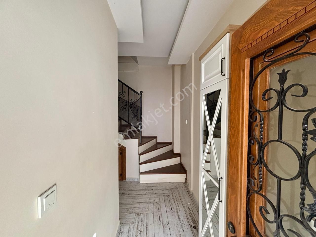 Cb King'den Altınova'da 3+1 Satılık Müstakil Taş Ev - Görsel 5