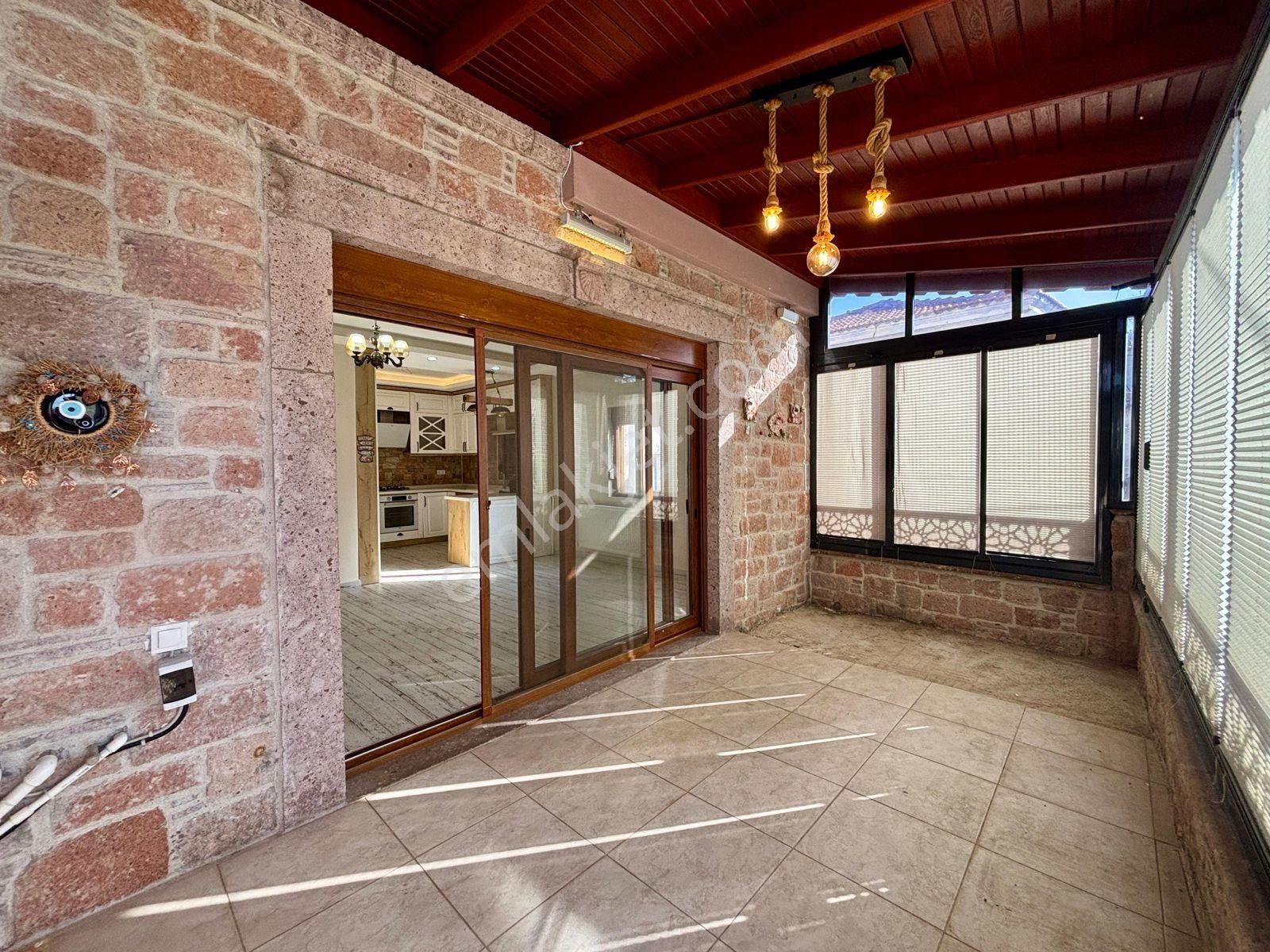 Cb King'den Altınova'da 3+1 Satılık Müstakil Taş Ev - Görsel 17