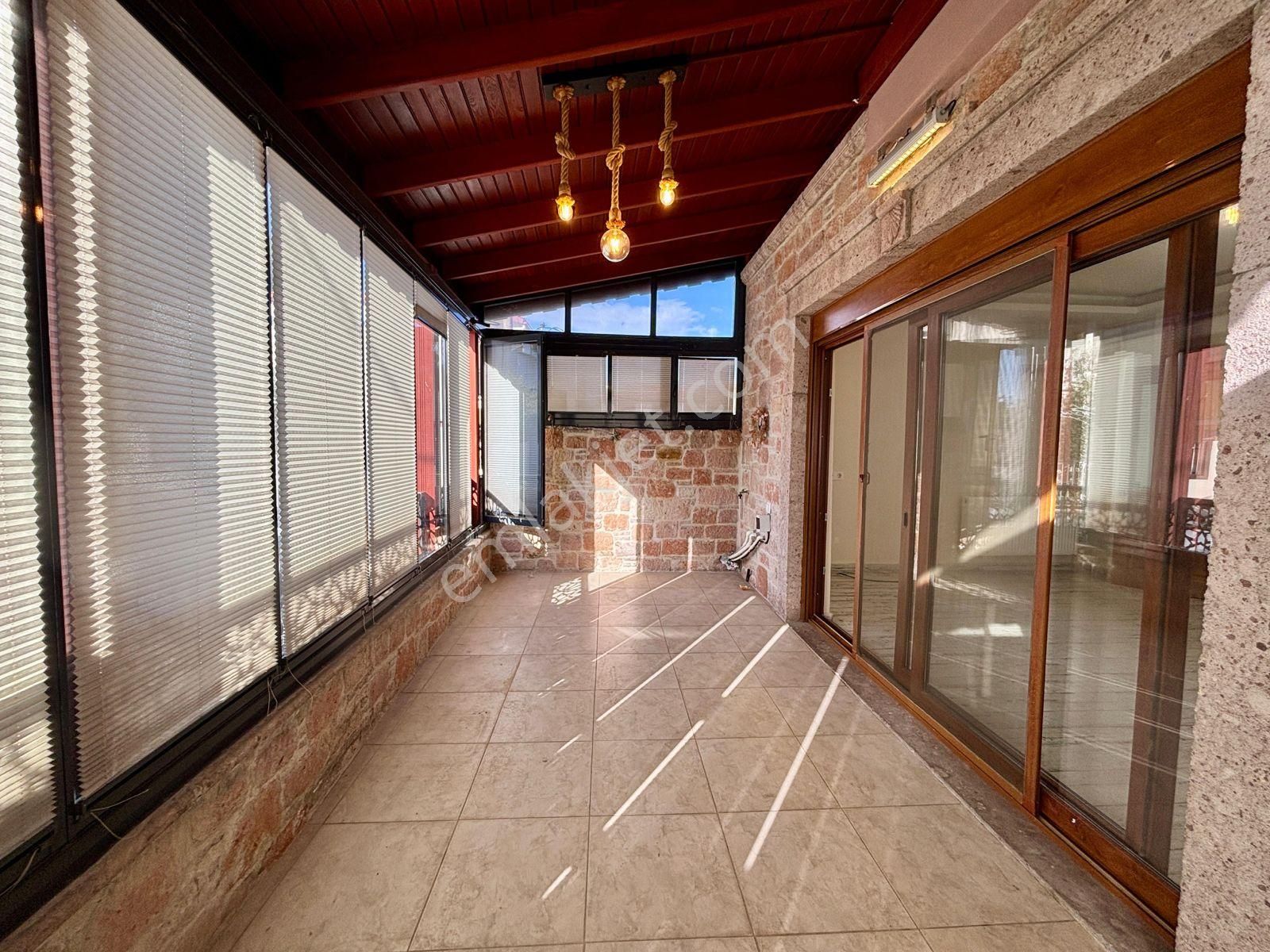 Cb King'den Altınova'da 3+1 Satılık Müstakil Taş Ev - Görsel 16