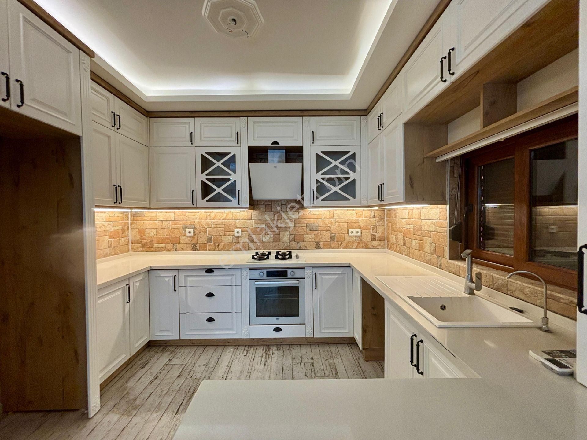 Cb King'den Altınova'da 3+1 Satılık Müstakil Taş Ev - Görsel 12