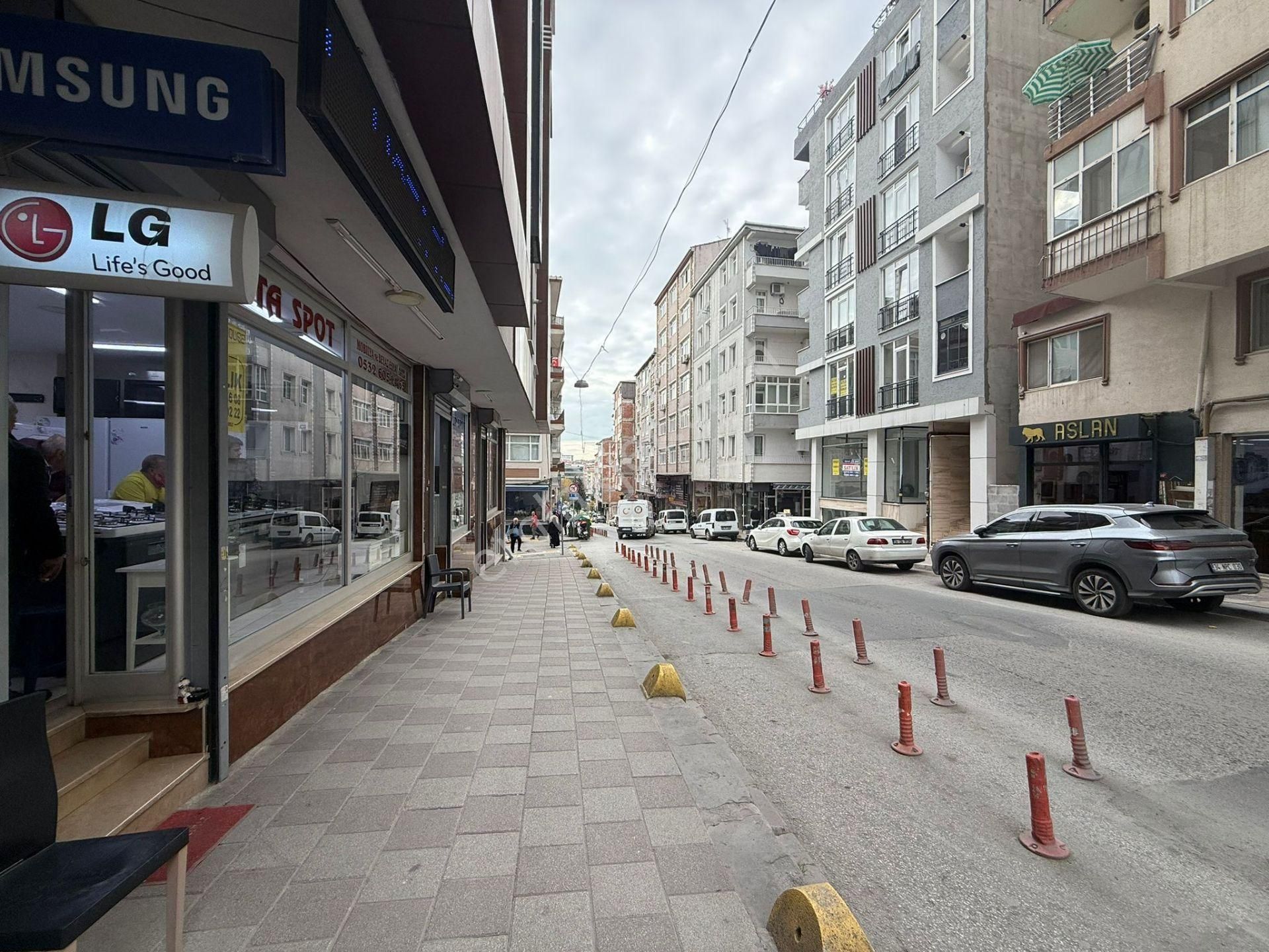 İstanbul House'dan Bahçelievler'de 6 Yıllık Binada 40m2 Dükkan - Görsel 3