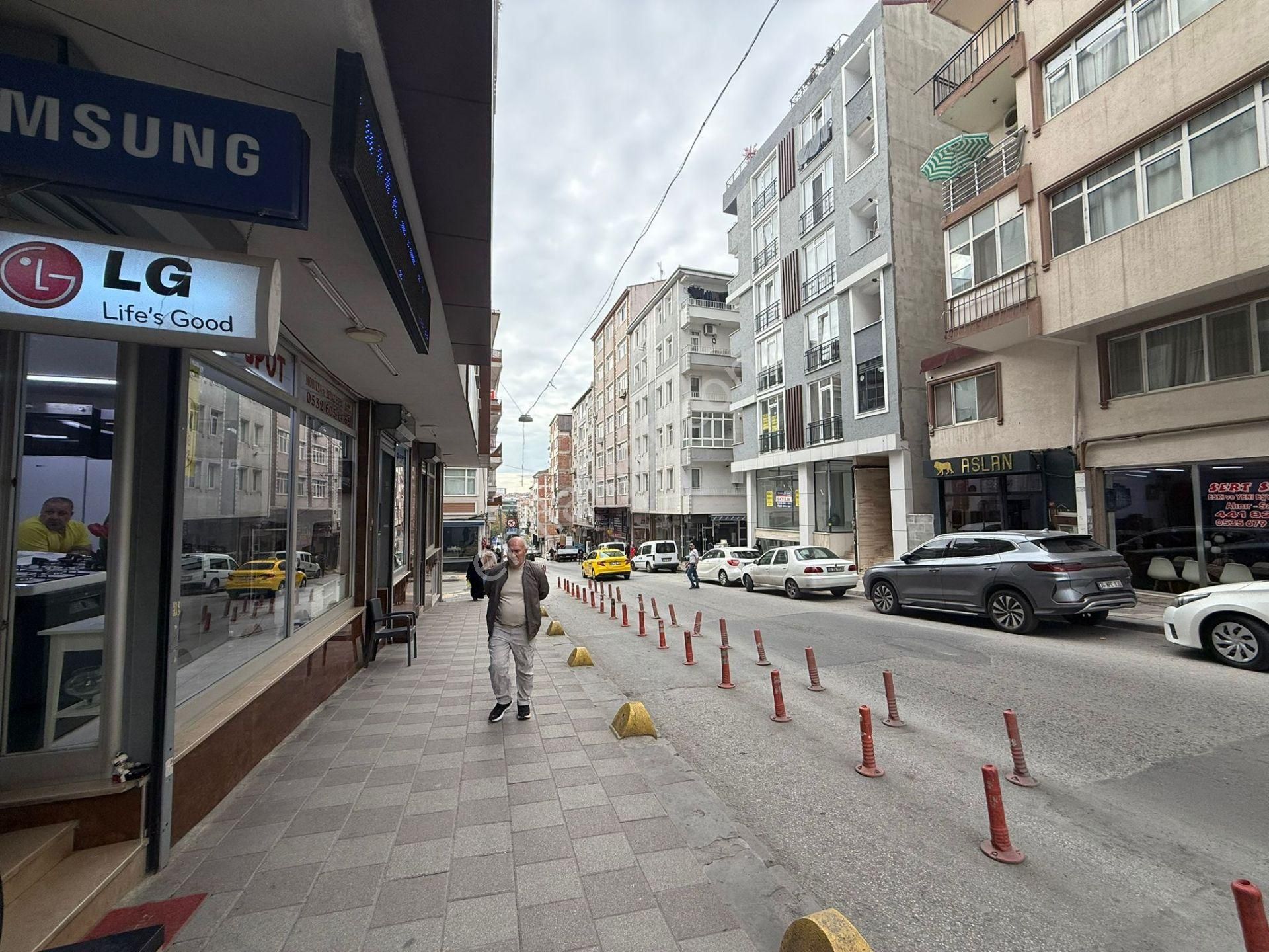 İstanbul House'dan Bahçelievler'de 6 Yıllık Binada 40m2 Dükkan - Görsel 4