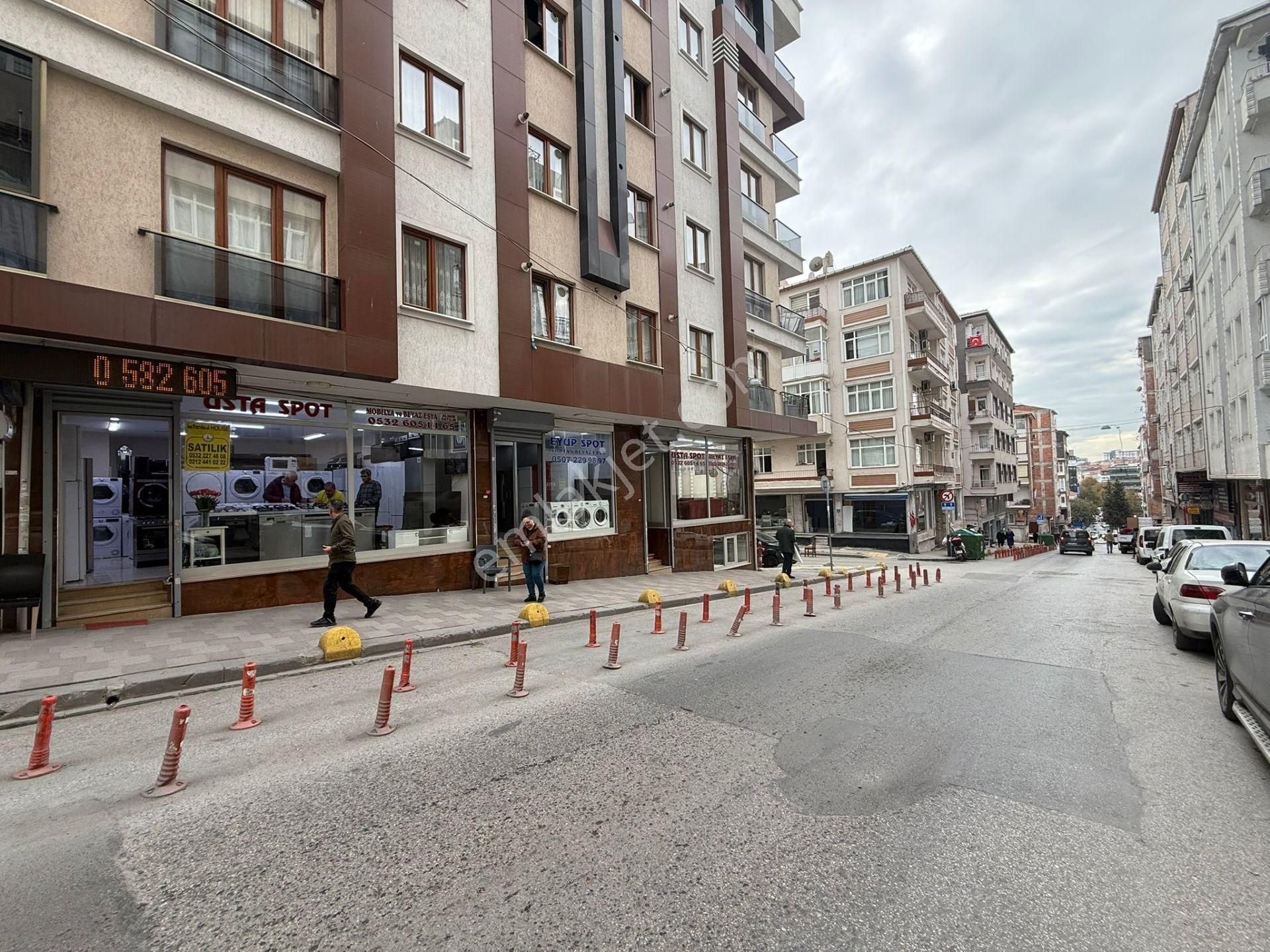 İstanbul House'dan Bahçelievler'de 6 Yıllık Binada 40m2 Dükkan