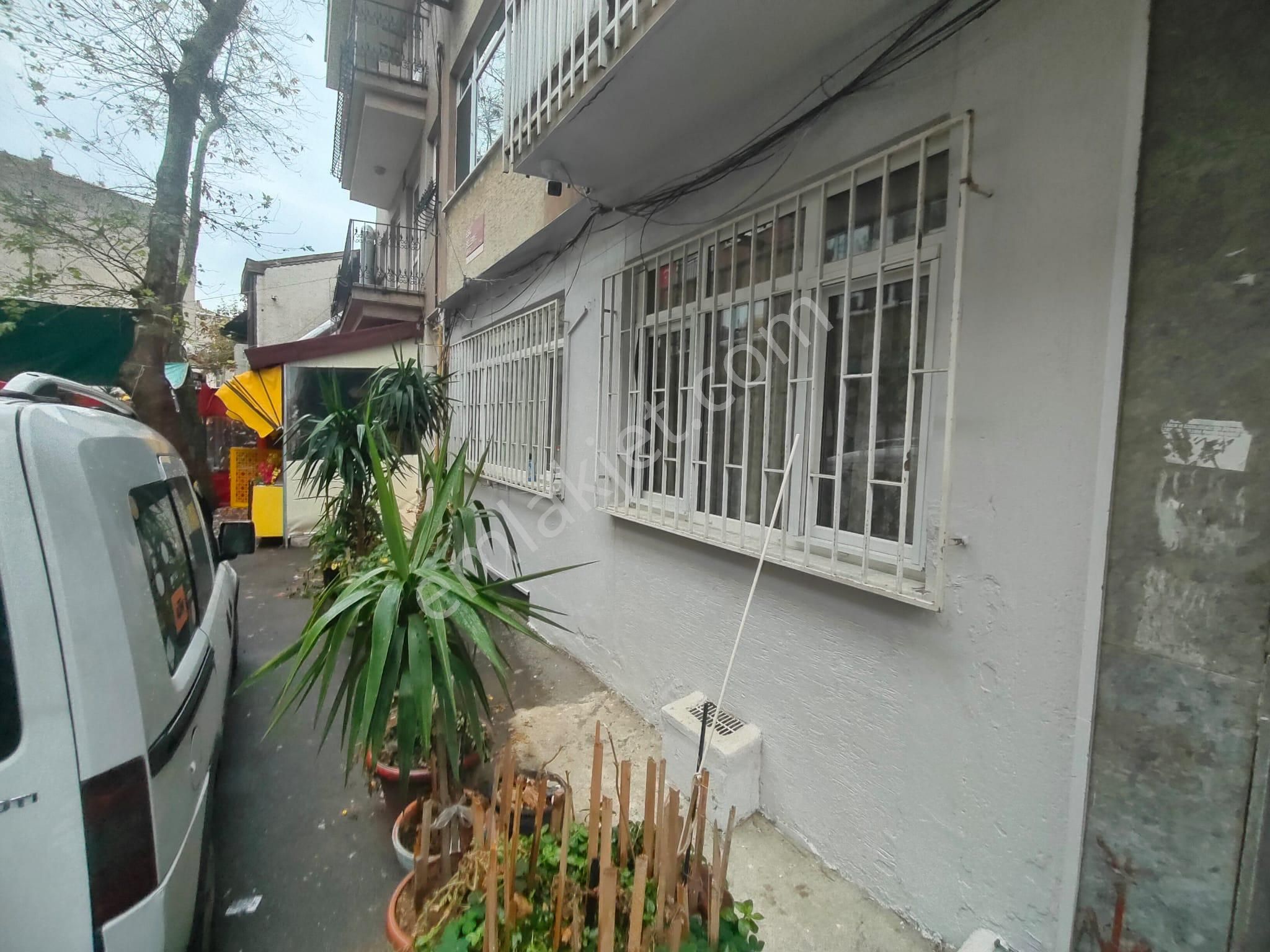 Emlak Dünyası Beşçeşmeler Meydanda Heryere 5 Dk Sahil Marmaray - Görsel 23