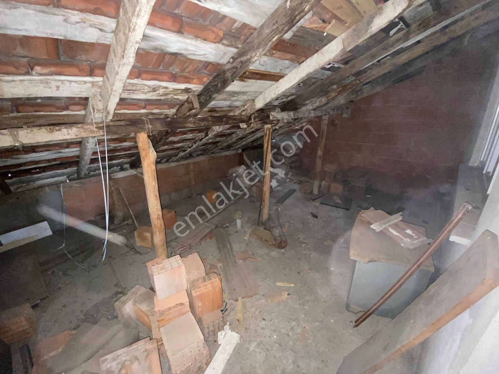 Emin Emlak'tan Fırsat Çamçeşmede Caddenin Hemen Yanında 20m² Arsa Hisseli 1+1 - Görsel 16