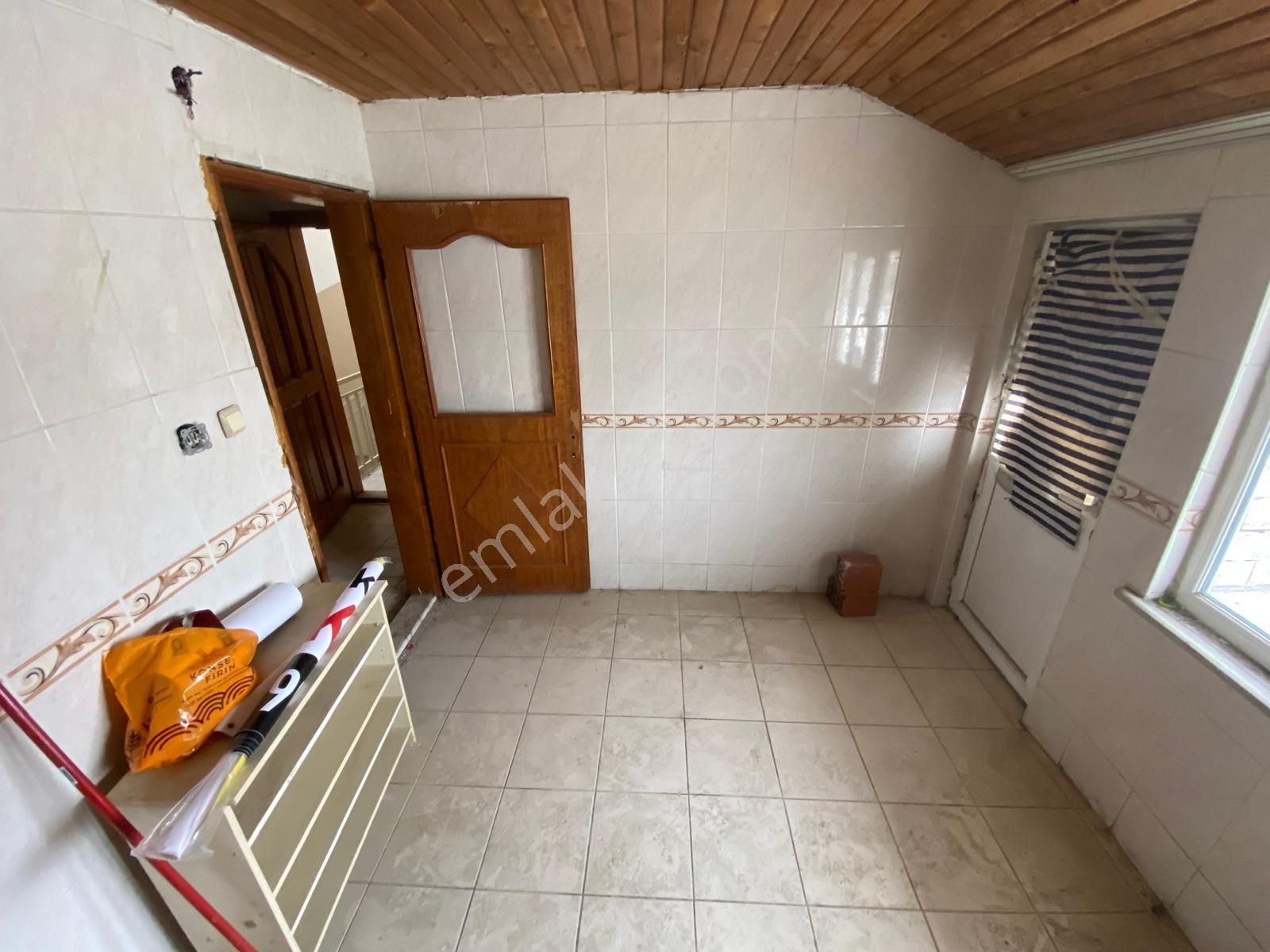 Emin Emlak'tan Fırsat Çamçeşmede Caddenin Hemen Yanında 20m² Arsa Hisseli 1+1 - Görsel 24