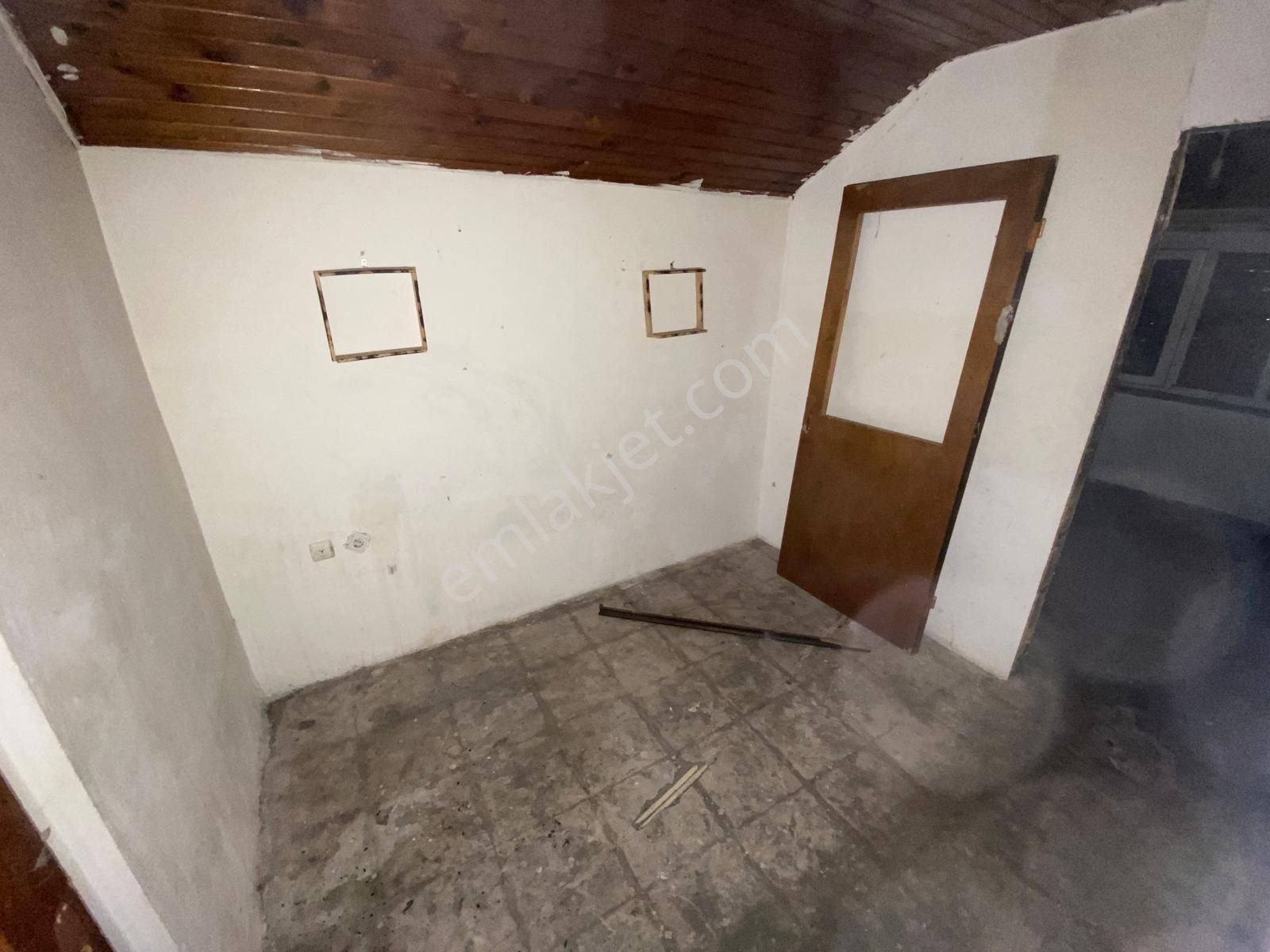 Emin Emlak'tan Fırsat Çamçeşmede Caddenin Hemen Yanında 20m² Arsa Hisseli 1+1 - Görsel 4