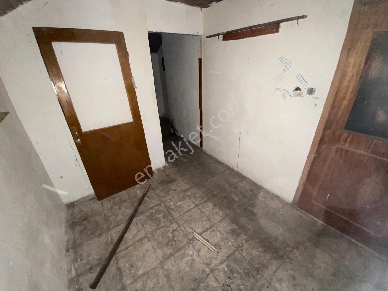 Emin Emlak'tan Fırsat Çamçeşmede Caddenin Hemen Yanında 20m² Arsa Hisseli 1+1 - Görsel 14