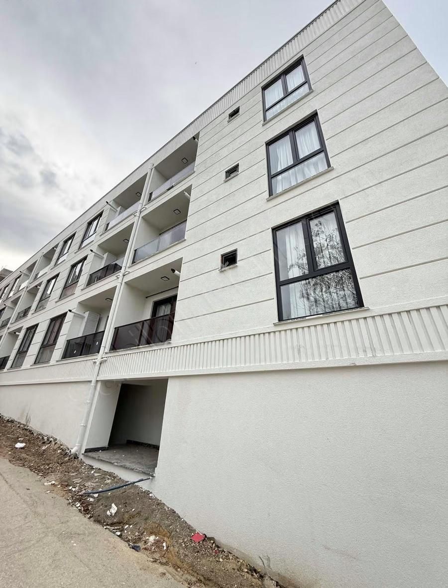 Erkan Doğan Emlaktan 2+1 Sıfır Eşyalı Yeni Bina Asansörlü