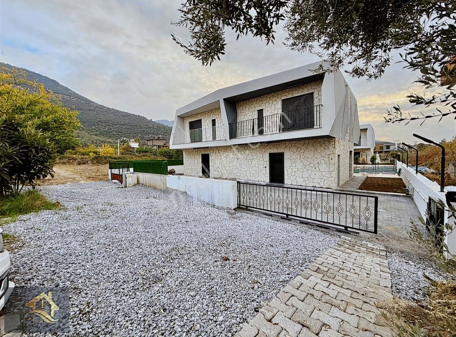 Kuşadası Güzelçamlı'da Özel Havuzlu Beyaz Eşyalı 3+1 Villa - Görsel 5