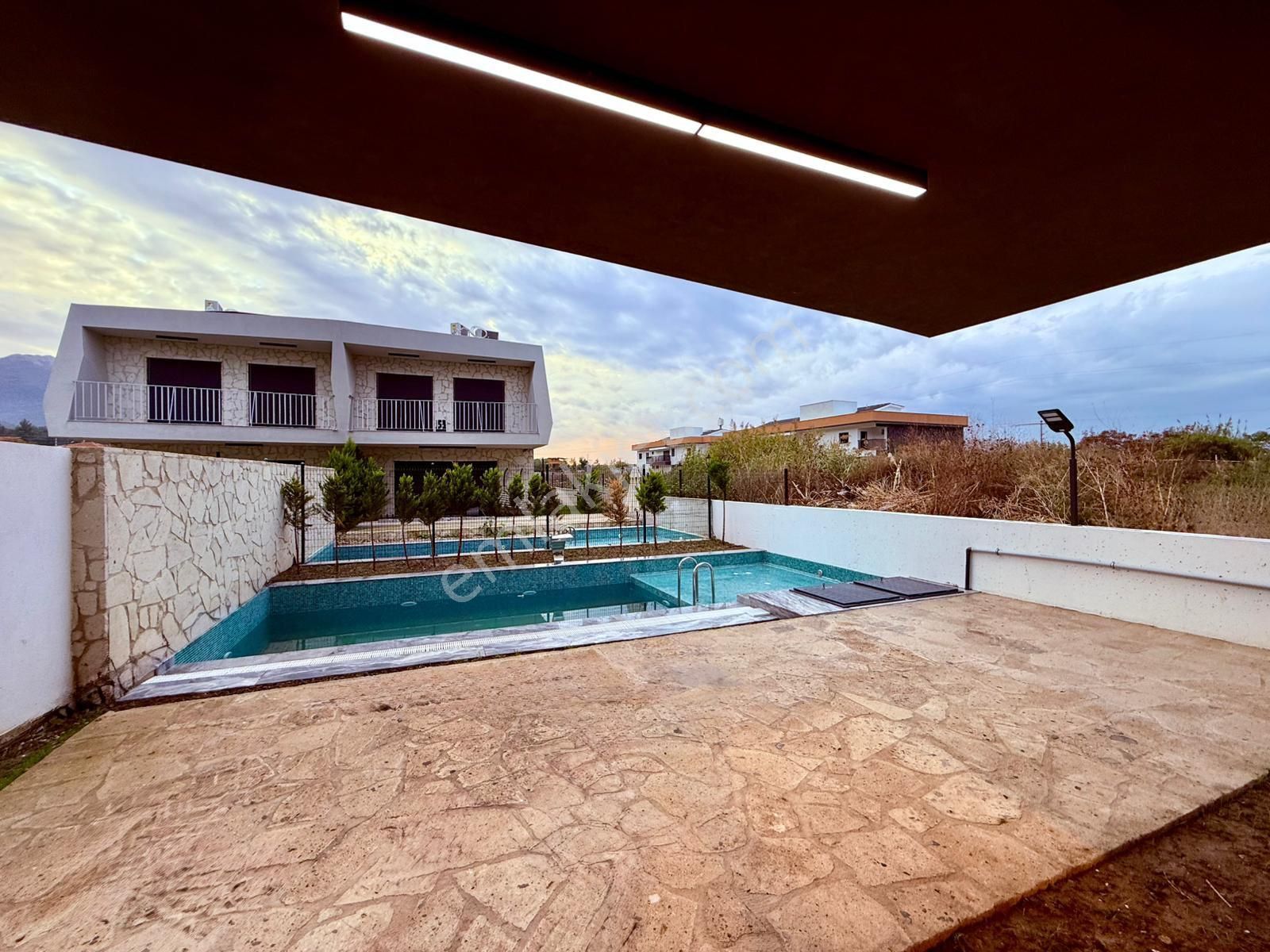 Kuşadası Güzelçamlı'da Özel Havuzlu Beyaz Eşyalı 3+1 Villa