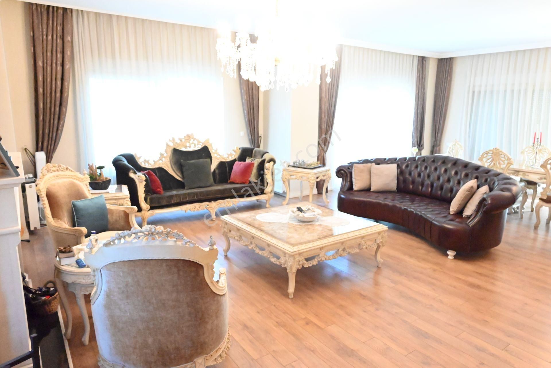 Üstünkent Emlak'tan Site İçi Güvenlikli 8+1 Lüks Kiralık Villa - Görsel 14