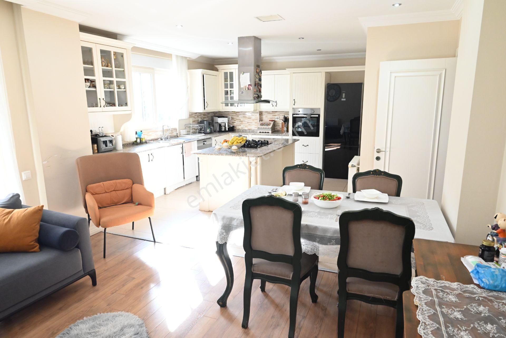 Üstünkent Emlak'tan Site İçi Güvenlikli 8+1 Lüks Kiralık Villa - Görsel 6