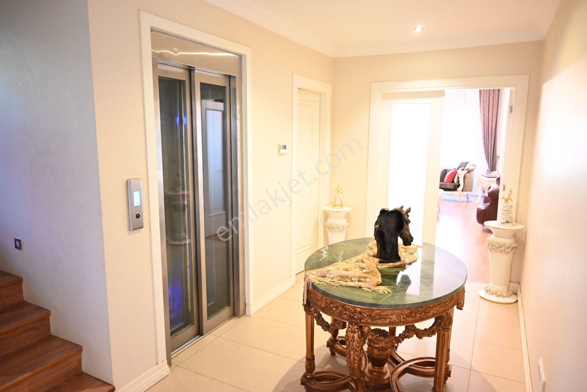 Üstünkent Emlak'tan Site İçi Güvenlikli 8+1 Lüks Kiralık Villa - Görsel 38