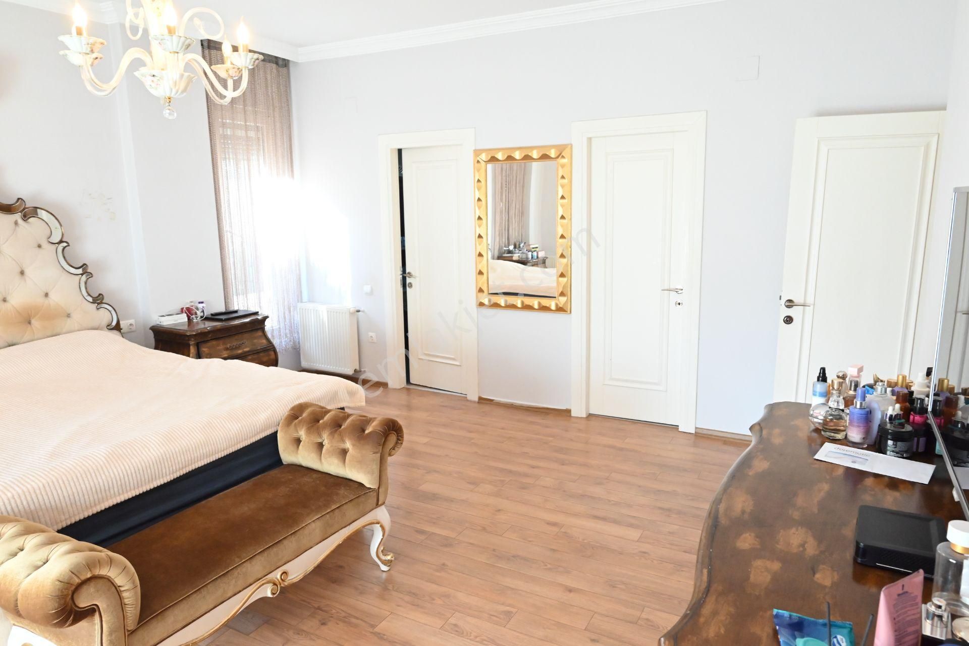 Üstünkent Emlak'tan Site İçi Güvenlikli 8+1 Lüks Kiralık Villa - Görsel 29