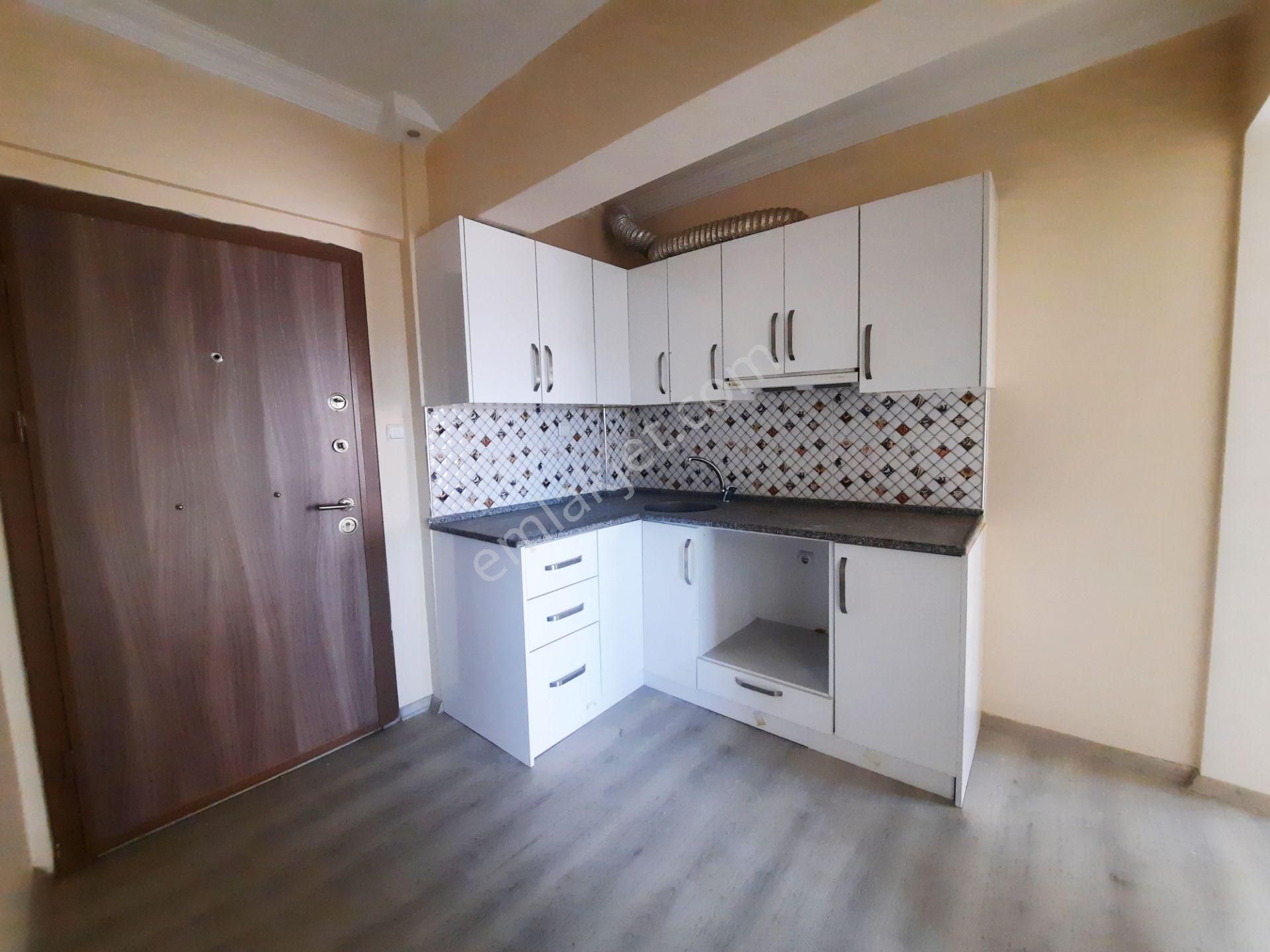 Karaçayda Park Manzaralı, Balkonlu, Köşebaşı 3.kat, 2+0 Daire.. - Görsel 4