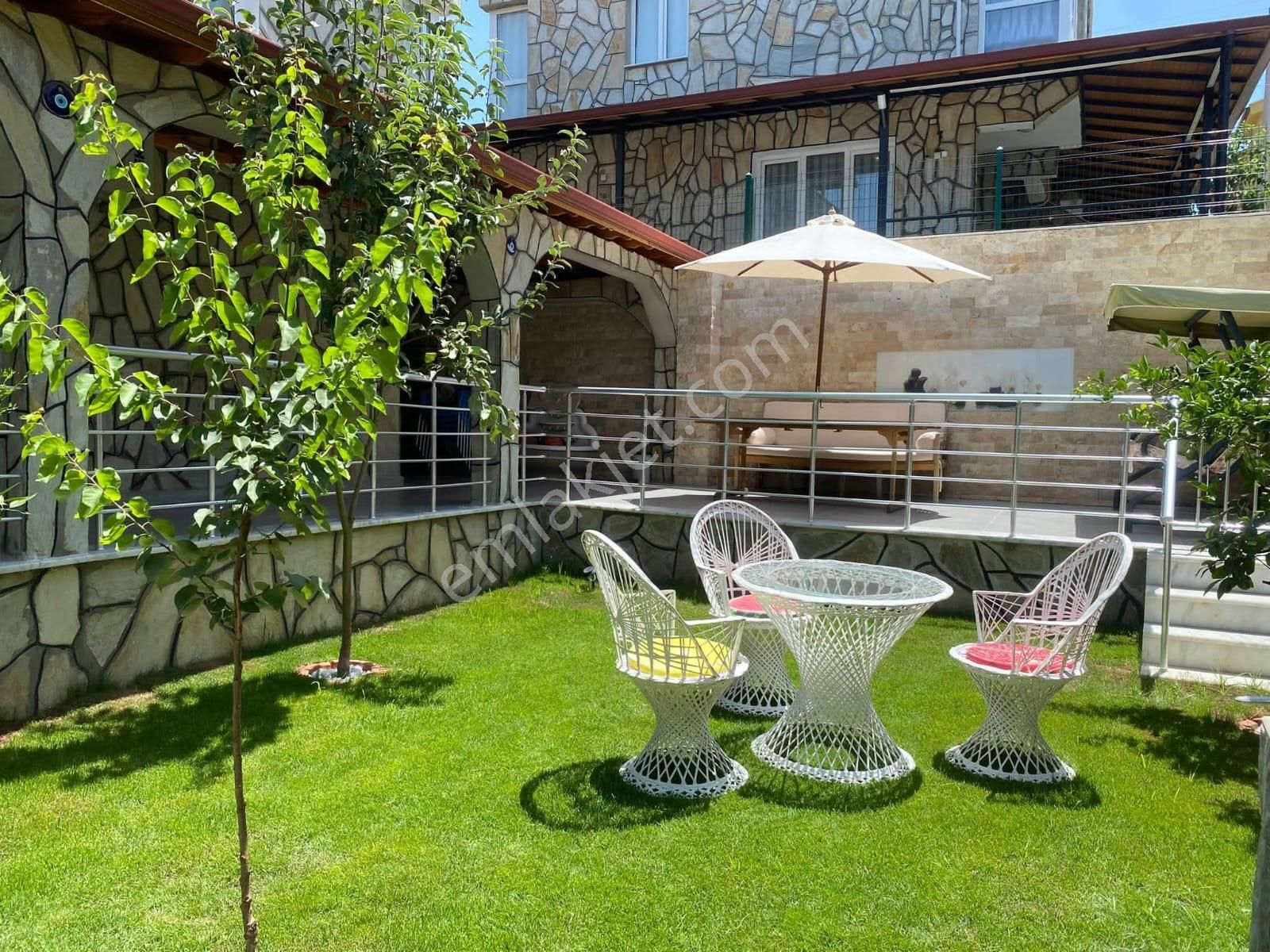 Kuşadası Davutlar Yeni Simge Sitesi'nde Satılık 3+1 Villa