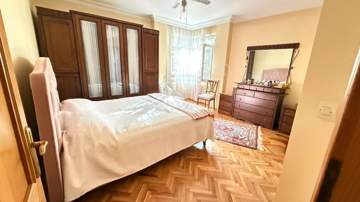 Bakırköy Bahçeli Nizam Da Merkeze Yakın 3+1 Büyük Ferah Daire - Görsel 9