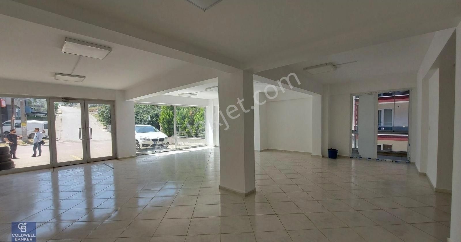 Cb Akademi Başiskele Satılık Cadde Üstü Ön Cephe Dükkan