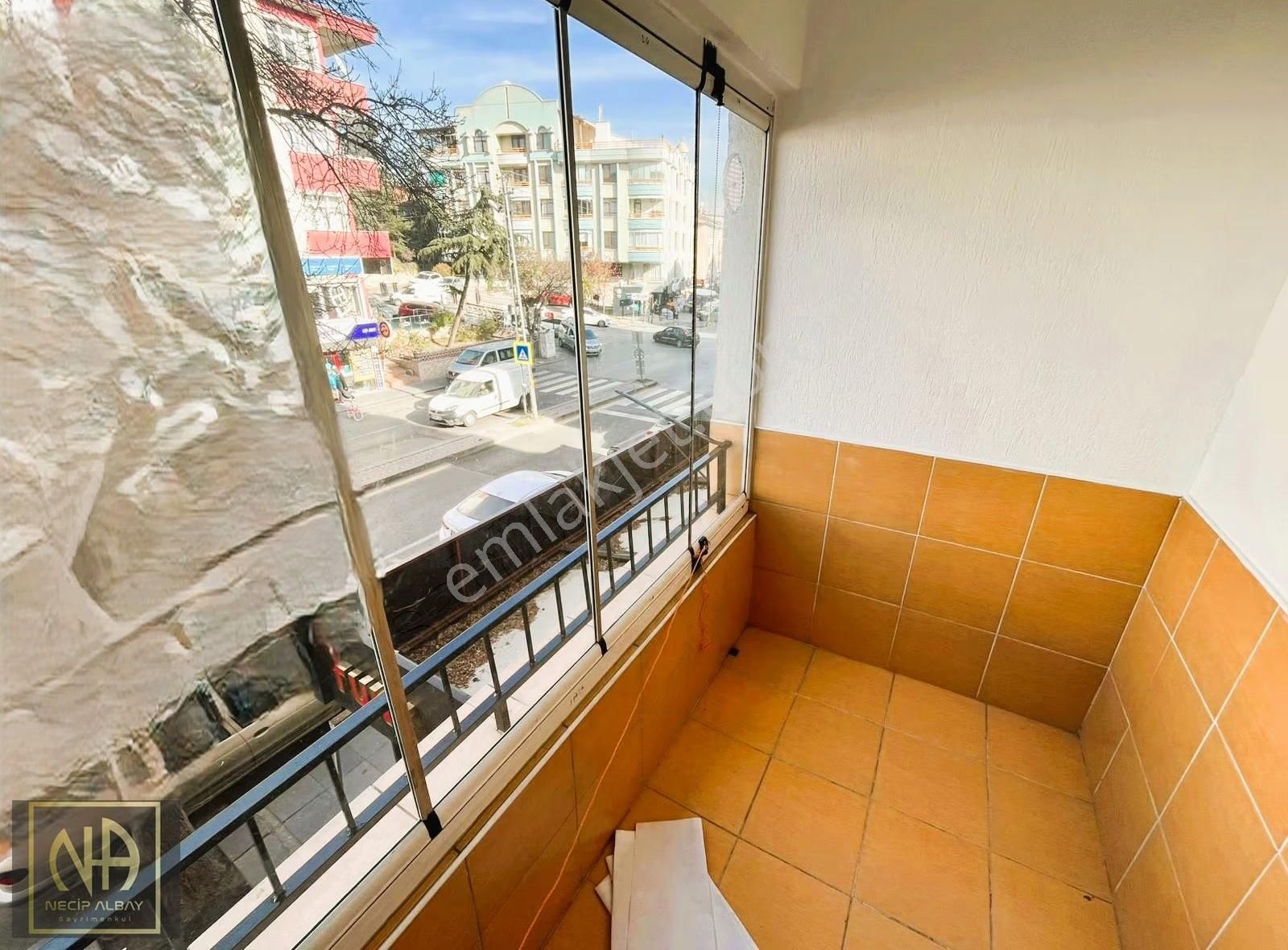 Etlik'de Cadde Üzeri Ön Cephe Masrafsız Fırsat 3+1 Satılık Daire - Görsel 12