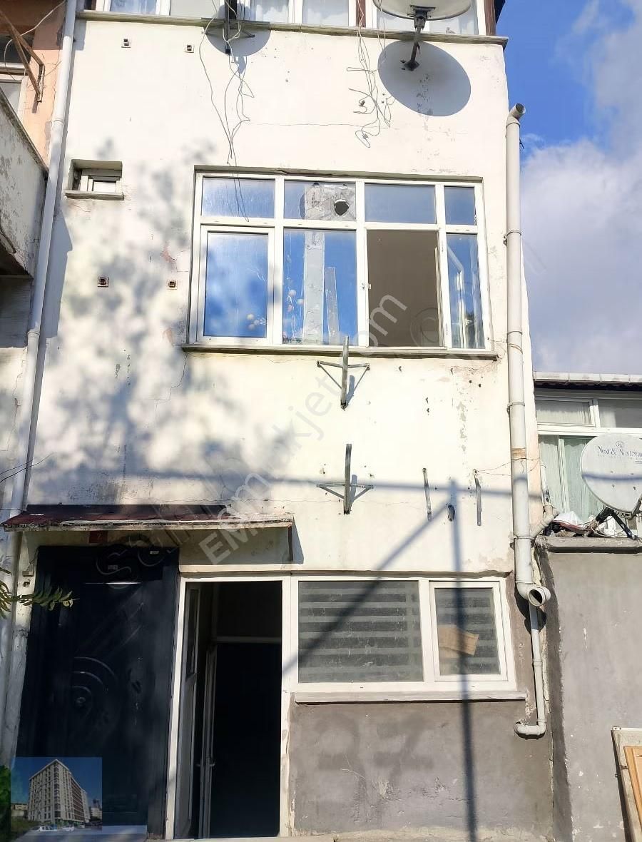 Yedikule Caddesi'nde 3 Katlı 240 Mt Komple Bina 70.000 - Görsel 17