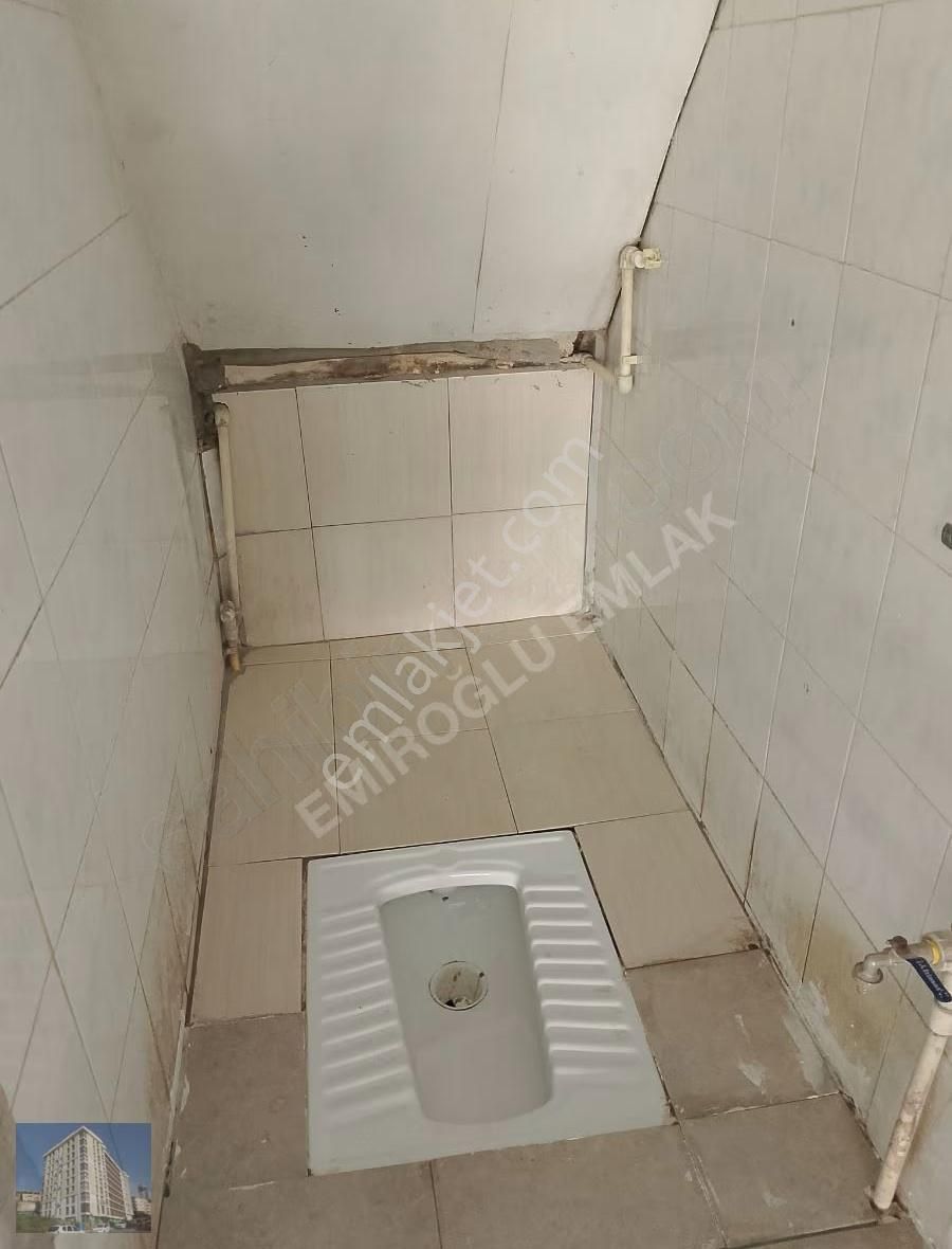 Yedikule Caddesi'nde 3 Katlı 240 Mt Komple Bina 70.000 - Görsel 15