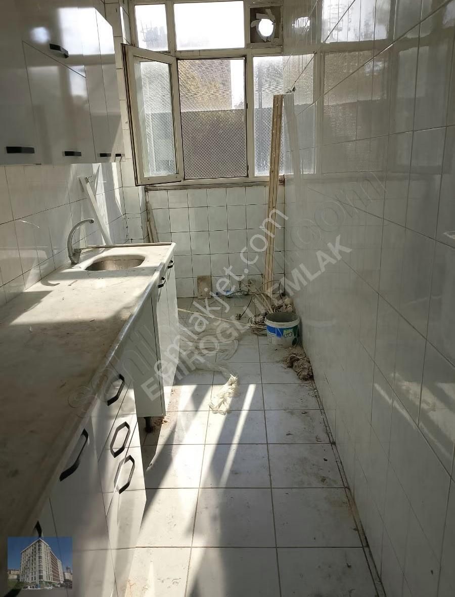 Yedikule Caddesi'nde 3 Katlı 240 Mt Komple Bina 70.000 - Görsel 28