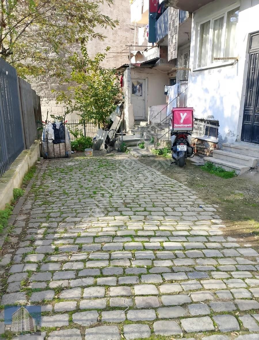 Yedikule Caddesi'nde 3 Katlı 240 Mt Komple Bina 70.000 - Görsel 18