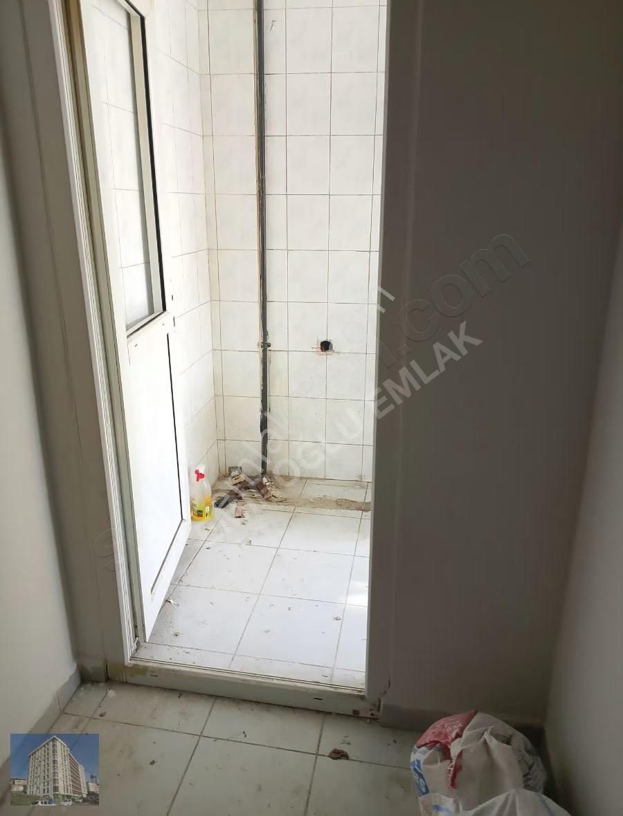 Yedikule Caddesi'nde 3 Katlı 240 Mt Komple Bina 70.000 - Görsel 3