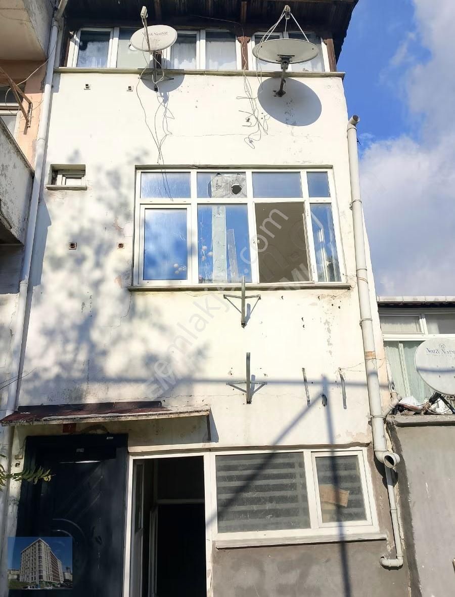 Yedikule Caddesi'nde 3 Katlı 240 Mt Komple Bina 70.000 - Görsel 20