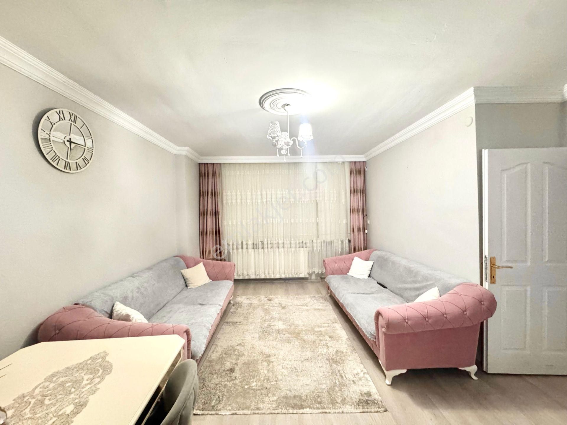 Metroya 1 Dk Mesafede Açık Cepheli Geniş Kullanışlı Daire