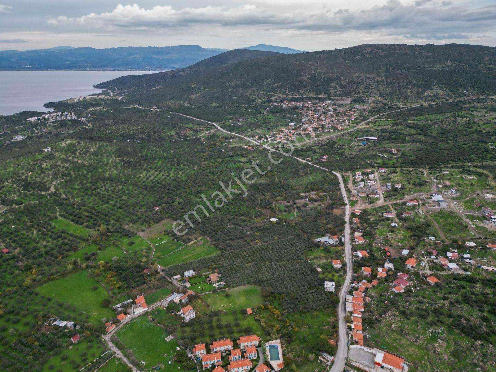 Dikili Bademli Karşıavluda Satılık Deniz Manzaralı Arsa. - Görsel 8