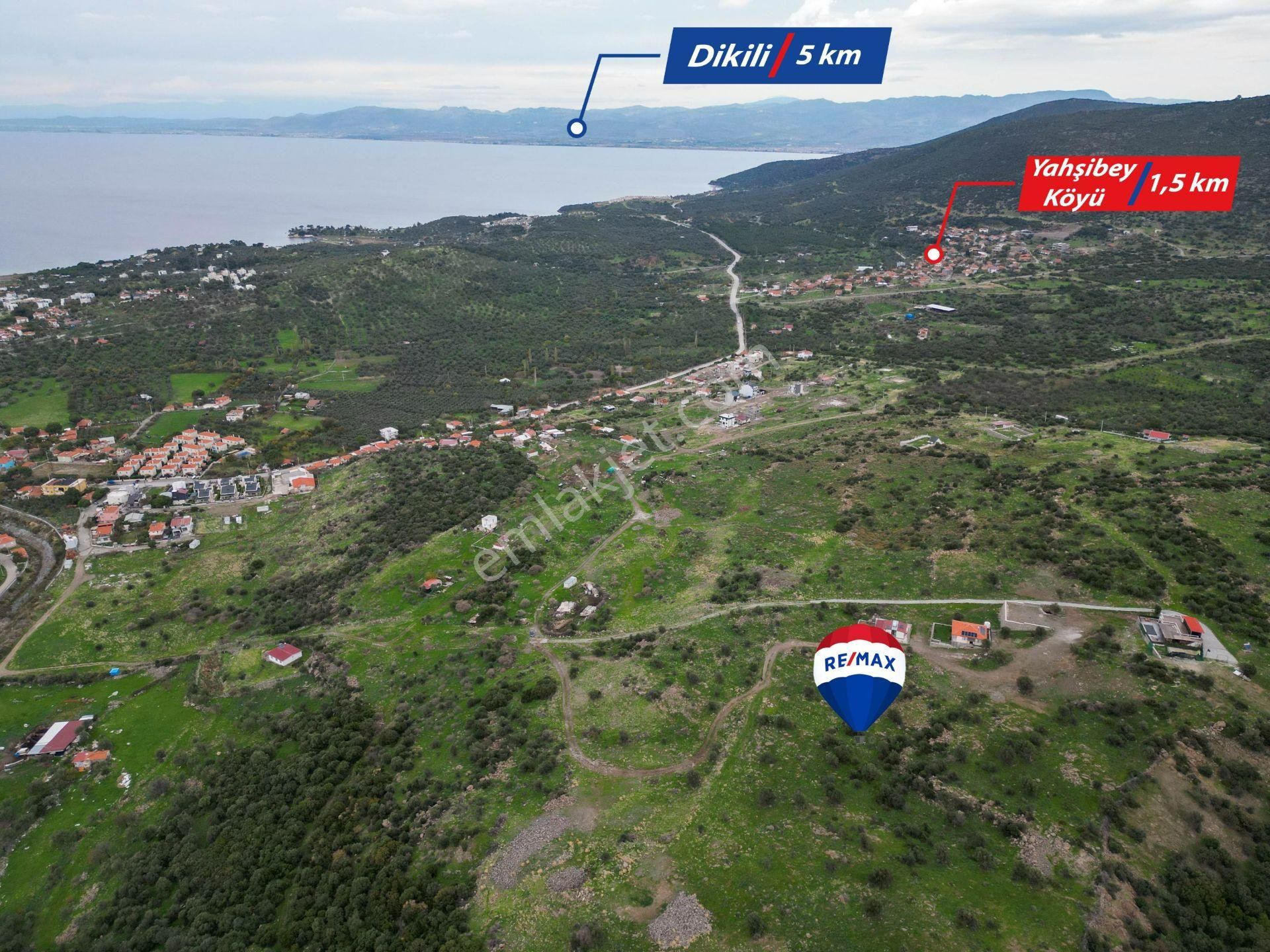 Dikili Bademli Karşıavluda Satılık Deniz Manzaralı Arsa.