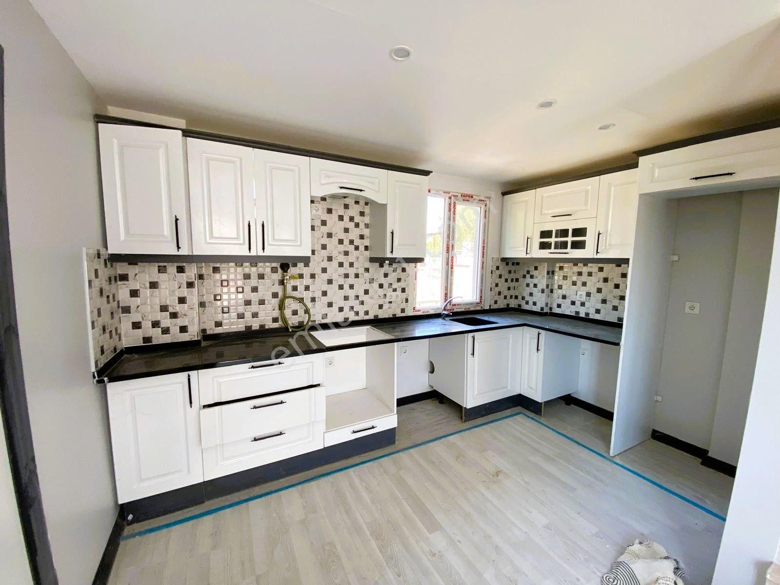 Yeniçiftlikte Denize Çok Yakın Mesafede Merkezi Konumda 2+1 Villa Yazlık - Görsel 11