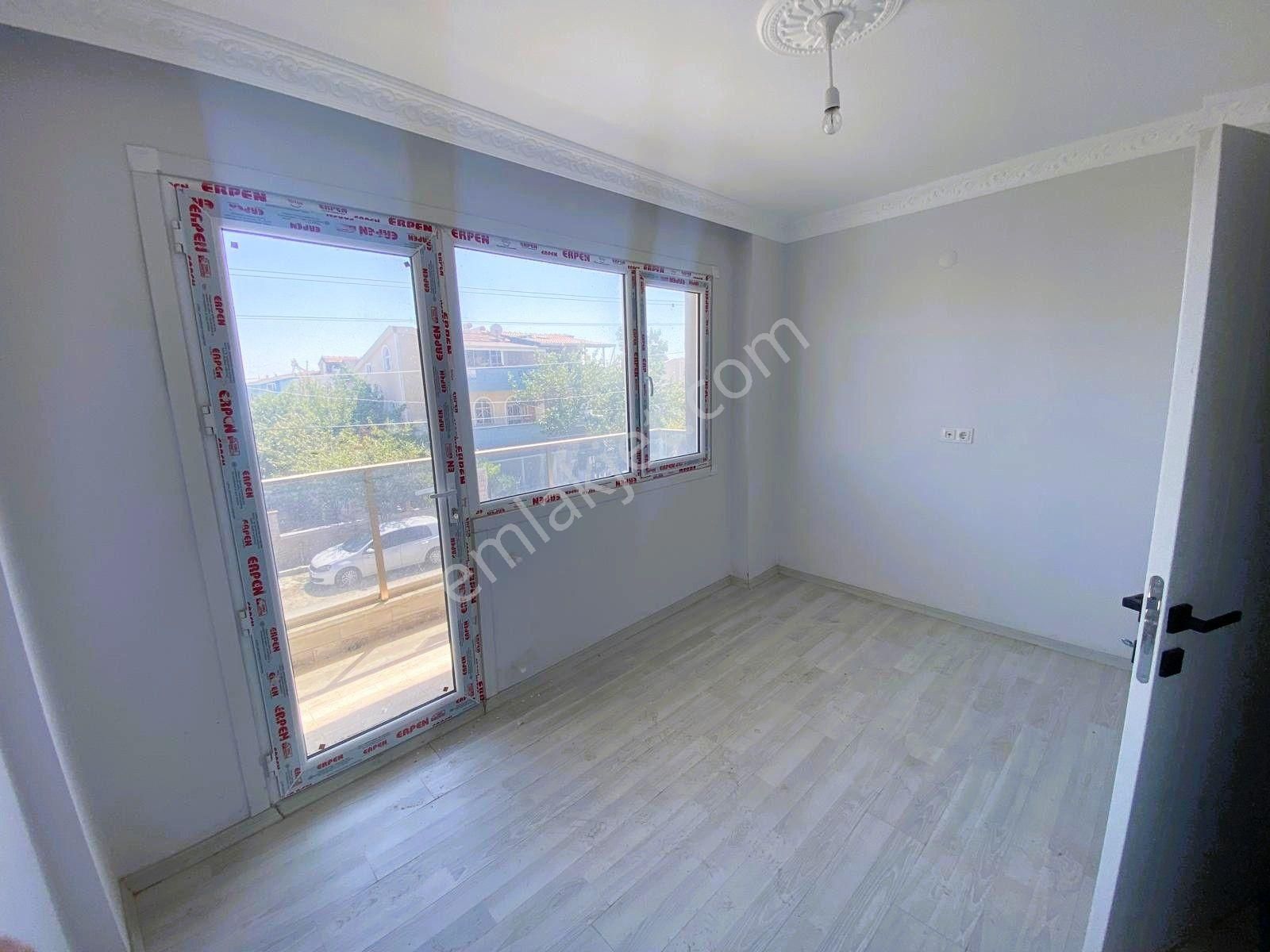 Yeniçiftlikte Denize Çok Yakın Mesafede Merkezi Konumda 2+1 Villa Yazlık - Görsel 13