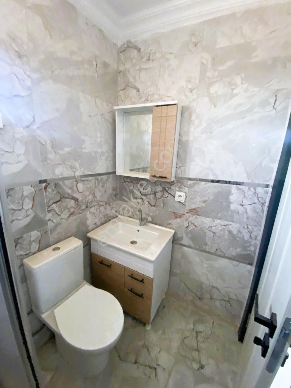 Yeniçiftlikte Denize Çok Yakın Mesafede Merkezi Konumda 2+1 Villa Yazlık - Görsel 16