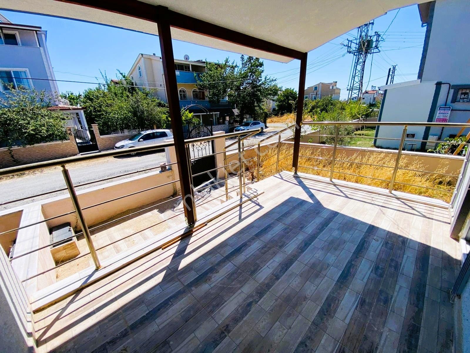 Yeniçiftlikte Denize Çok Yakın Mesafede Merkezi Konumda 2+1 Villa Yazlık - Görsel 7