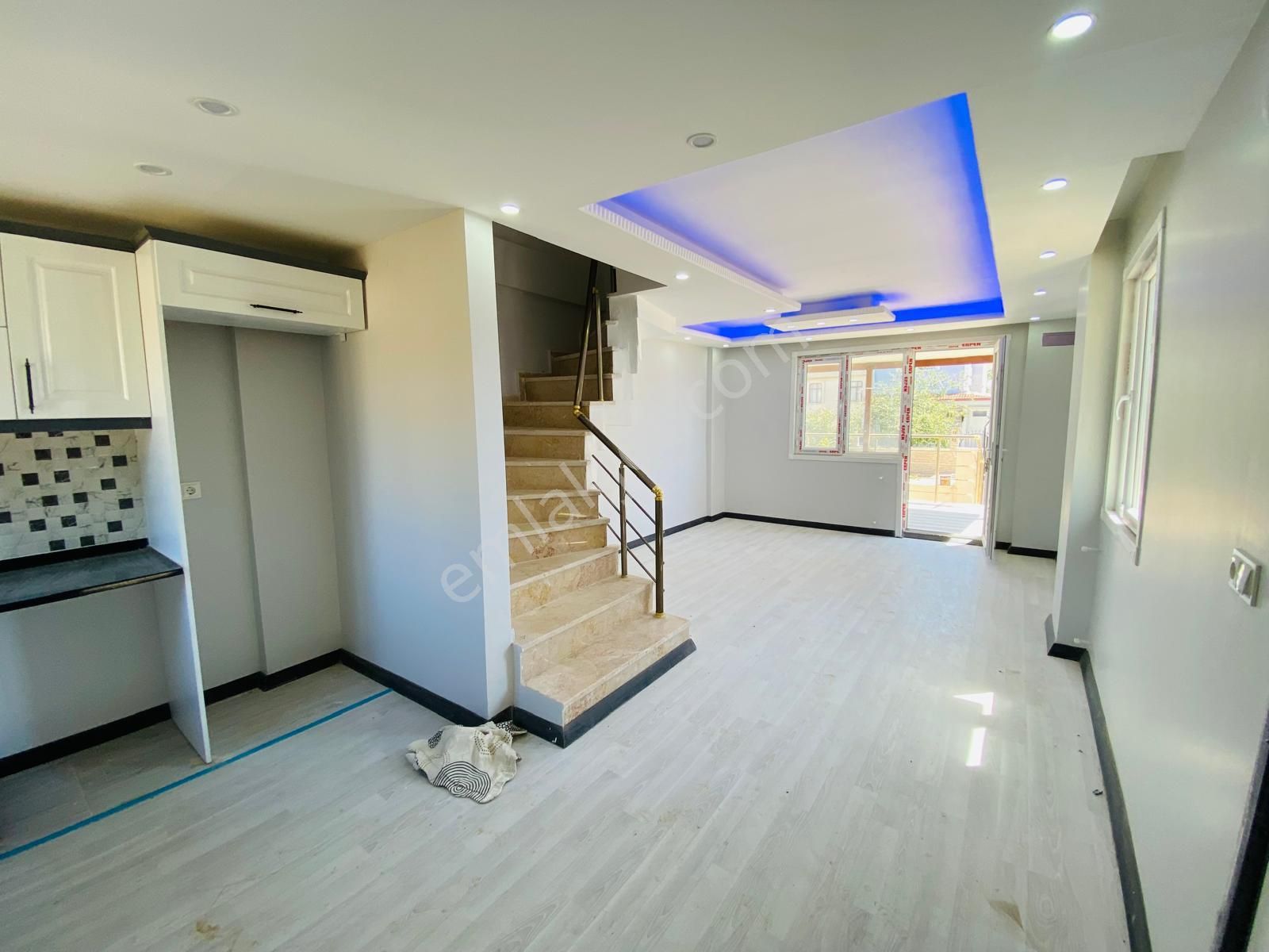 Yeniçiftlikte Denize Çok Yakın Mesafede Merkezi Konumda 2+1 Villa Yazlık - Görsel 10