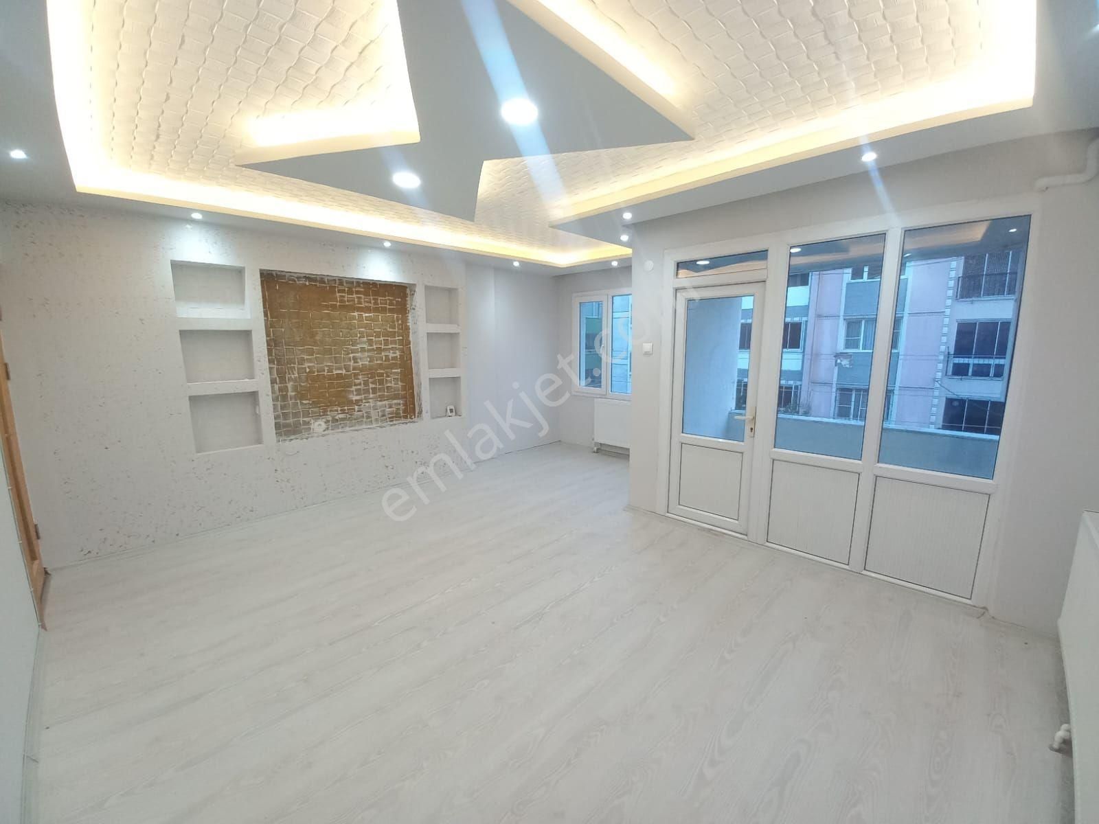 Bergama Fatih Mah Doğalgazlı Kapalı Mutfak Ara 2.kat 2+1 Geniş Kiralık Daire - Görsel 2