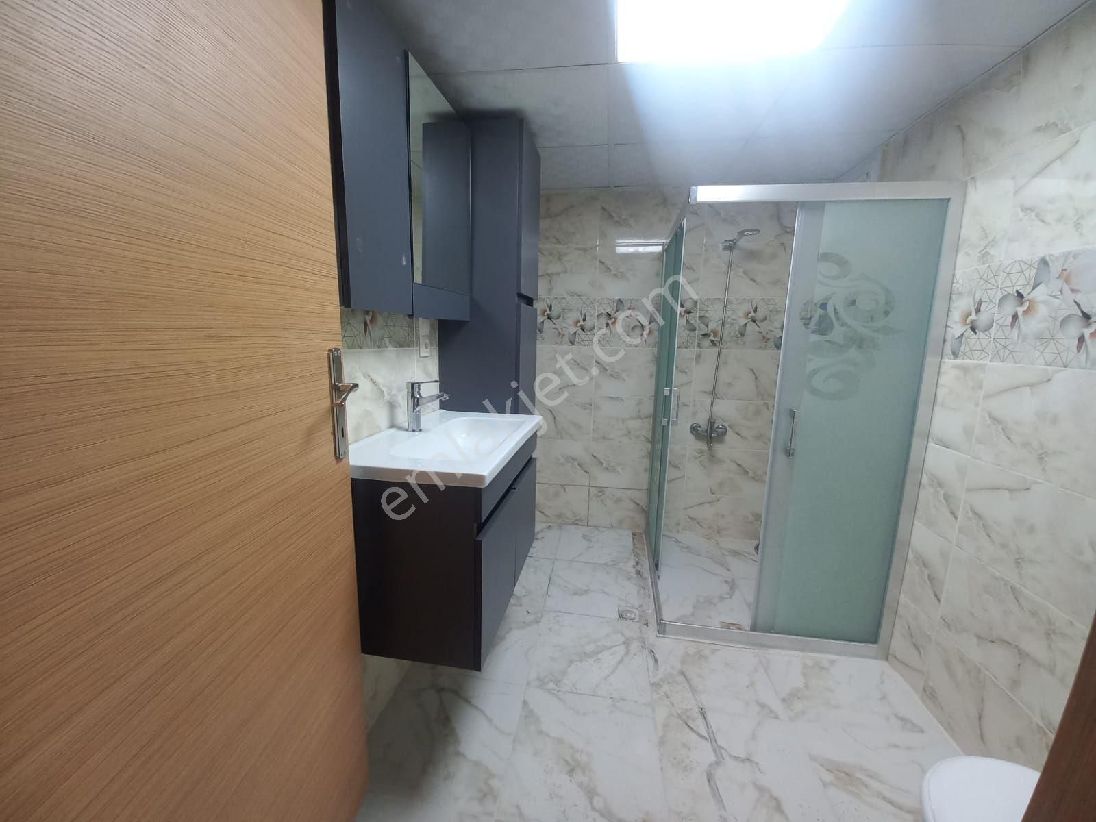 Bergama Fatih Mah Doğalgazlı Kapalı Mutfak Ara 2.kat 2+1 Geniş Kiralık Daire - Görsel 12