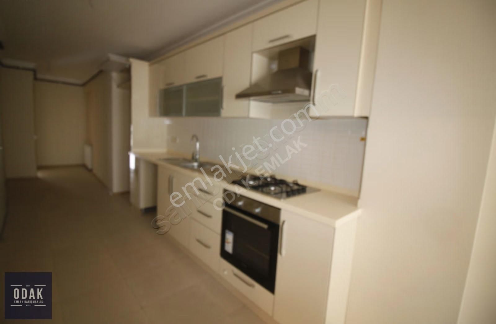 Odak Emlak'tan Moda Caddesi'nde 2020 Yapımı Geniş 2+1 - Görsel 10