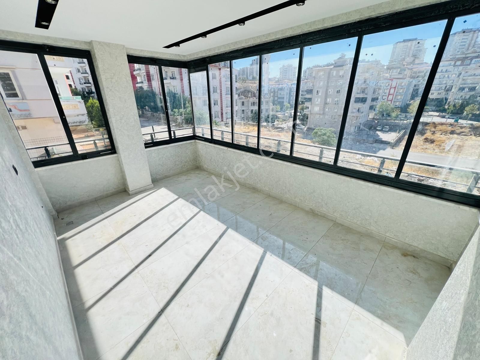 Bülbülzadede Satılık Lüx 2.5+1 Sıfır Daire - Görsel 17