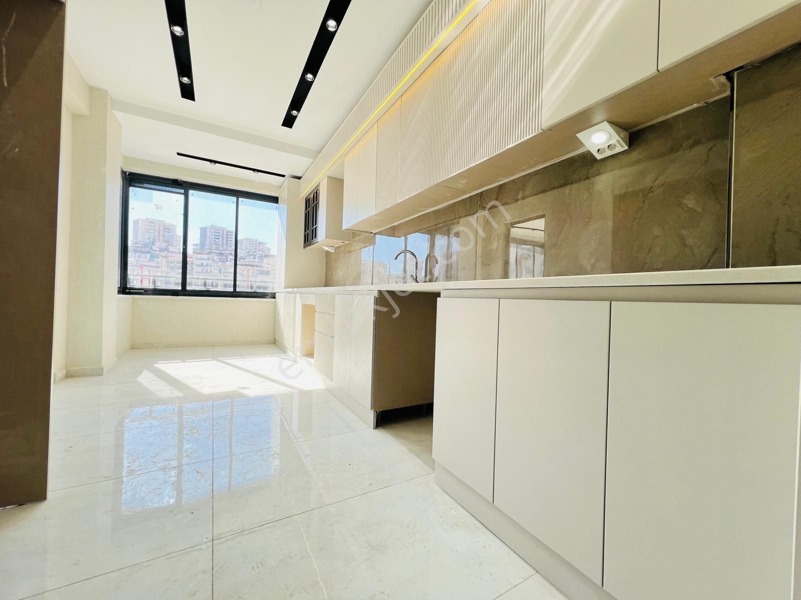 Bülbülzadede Satılık Lüx 2.5+1 Sıfır Daire - Görsel 9