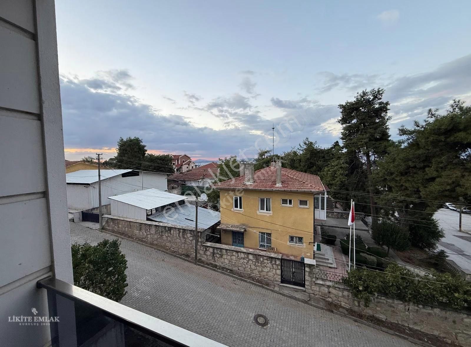 Likite Emlak'tan Subaşı Merkezde Eşyalı Kiralık 3+1