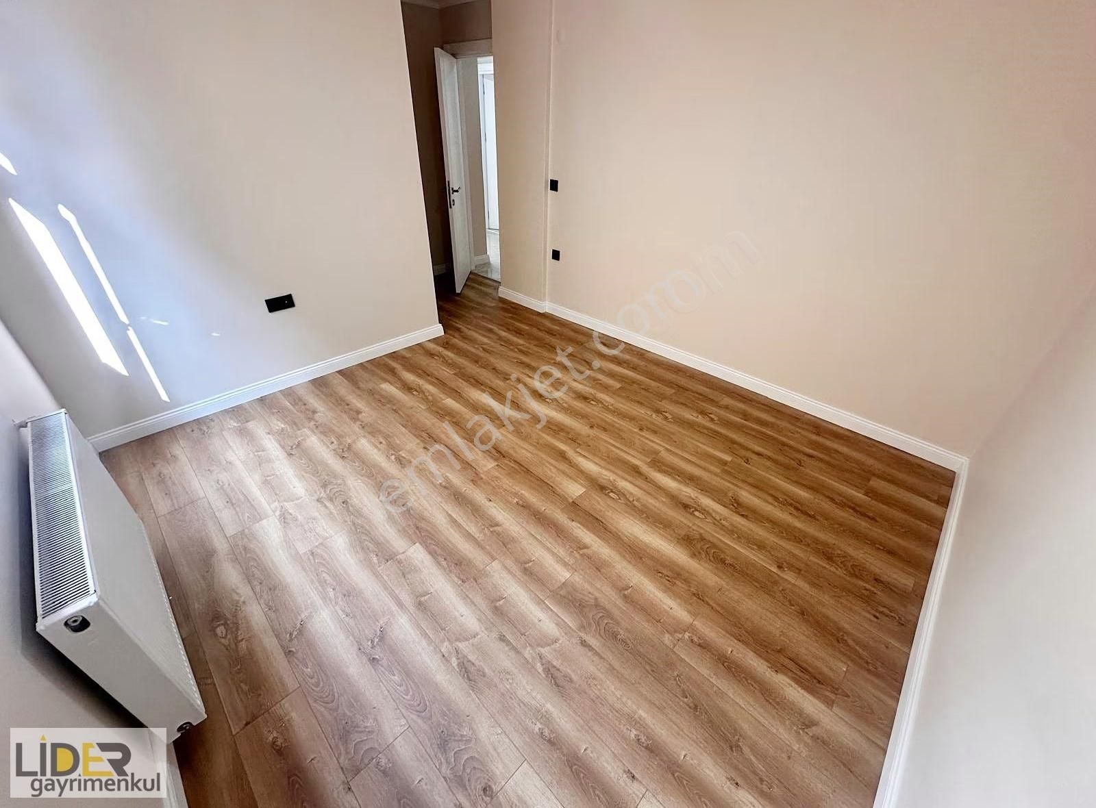 Lider'den Küçükyalı'da Marmaray Metro Yakın Ön Köşe Balkonlu 2+1